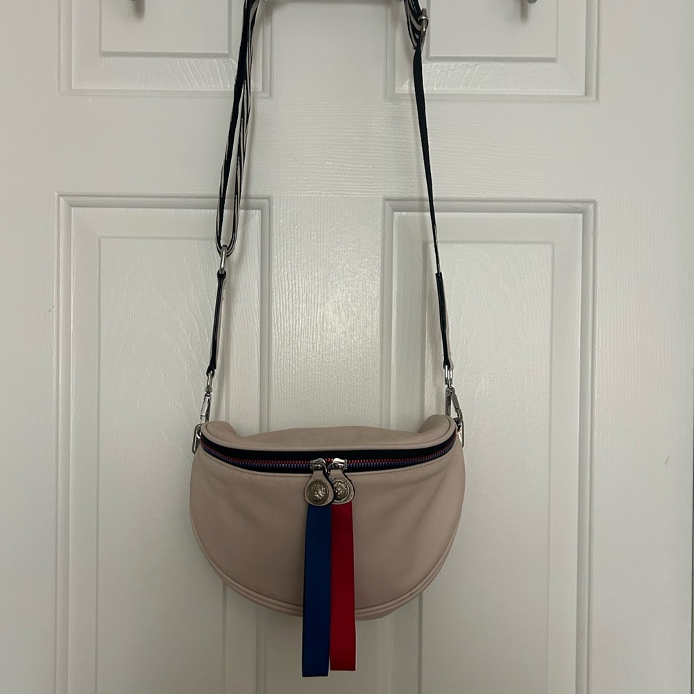 Francesco Donni Elegant Cream Crossbody Bag Blend Red Lions Head